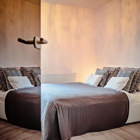 Apartamenty Homely Place Casa Verona - Stary Rynek - Parking พอซนาน ภายนอก รูปภาพ