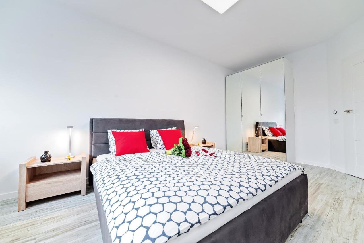 Apartamenty Homely Place Casa Verona - Stary Rynek - Parking พอซนาน ภายนอก รูปภาพ