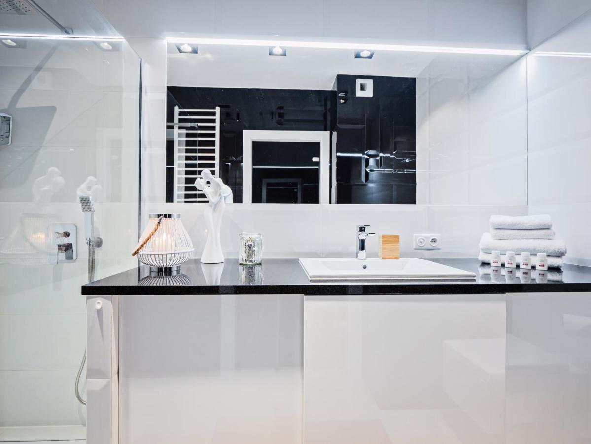Apartamenty Homely Place Casa Verona - Stary Rynek - Parking พอซนาน ภายนอก รูปภาพ