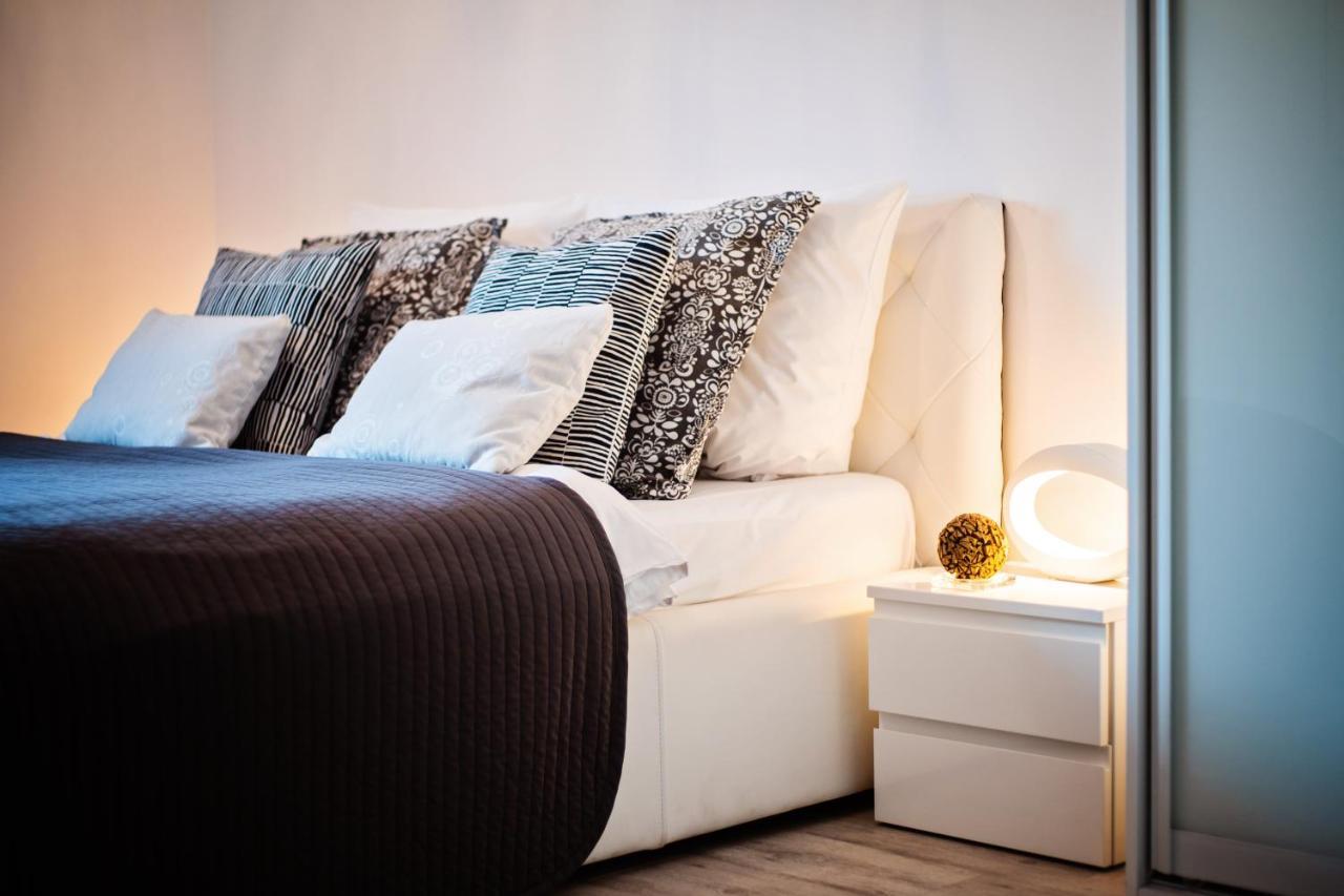 Apartamenty Homely Place Casa Verona - Stary Rynek - Parking พอซนาน ภายนอก รูปภาพ