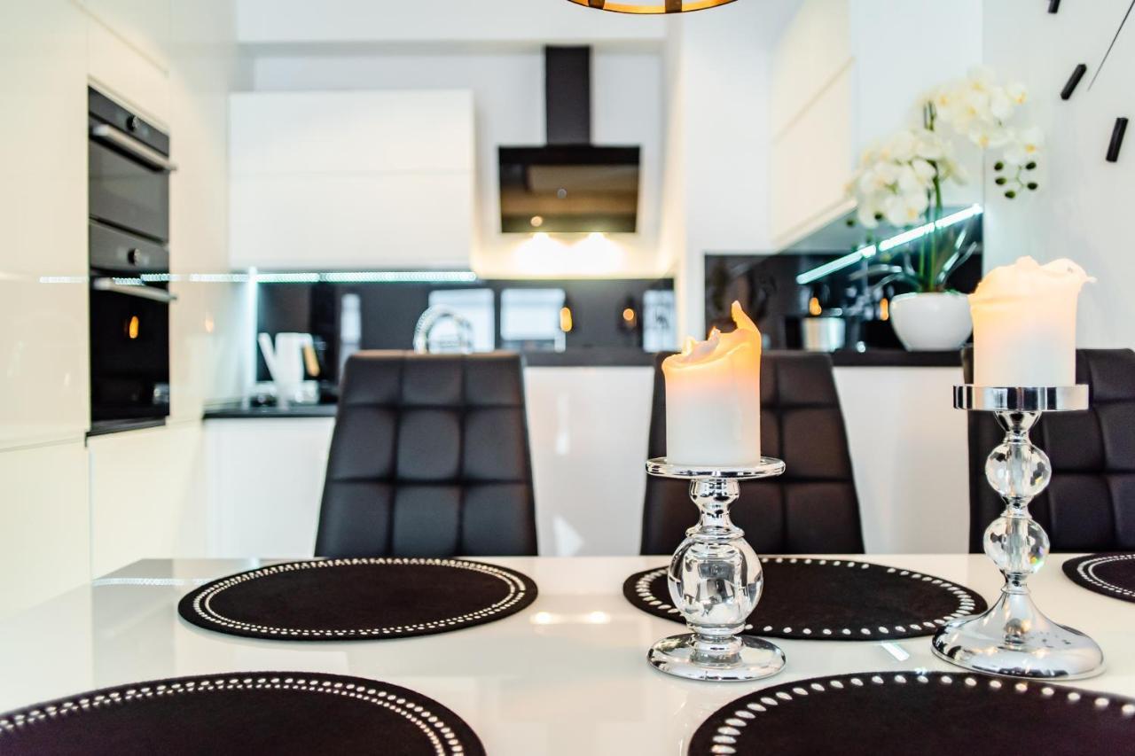 Apartamenty Homely Place Casa Verona - Stary Rynek - Parking พอซนาน ภายนอก รูปภาพ