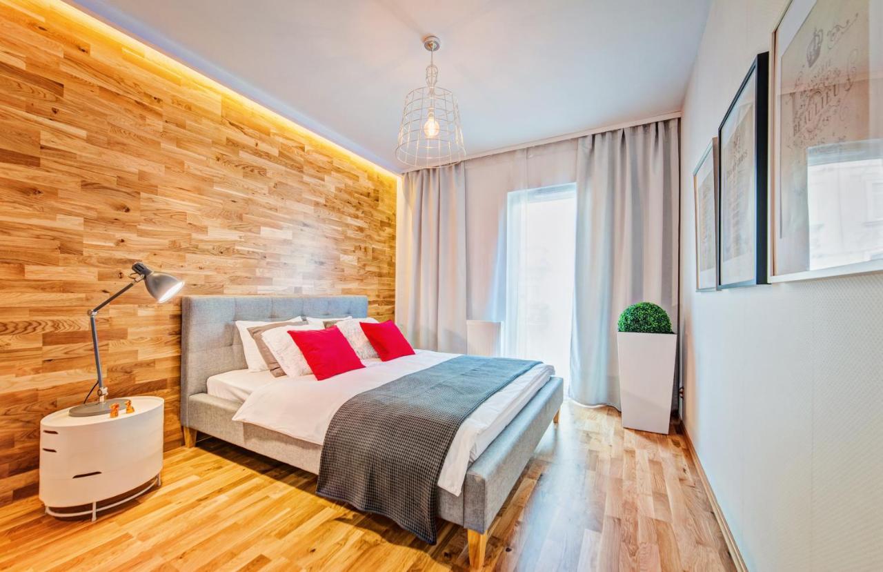 Apartamenty Homely Place Casa Verona - Stary Rynek - Parking พอซนาน ภายนอก รูปภาพ